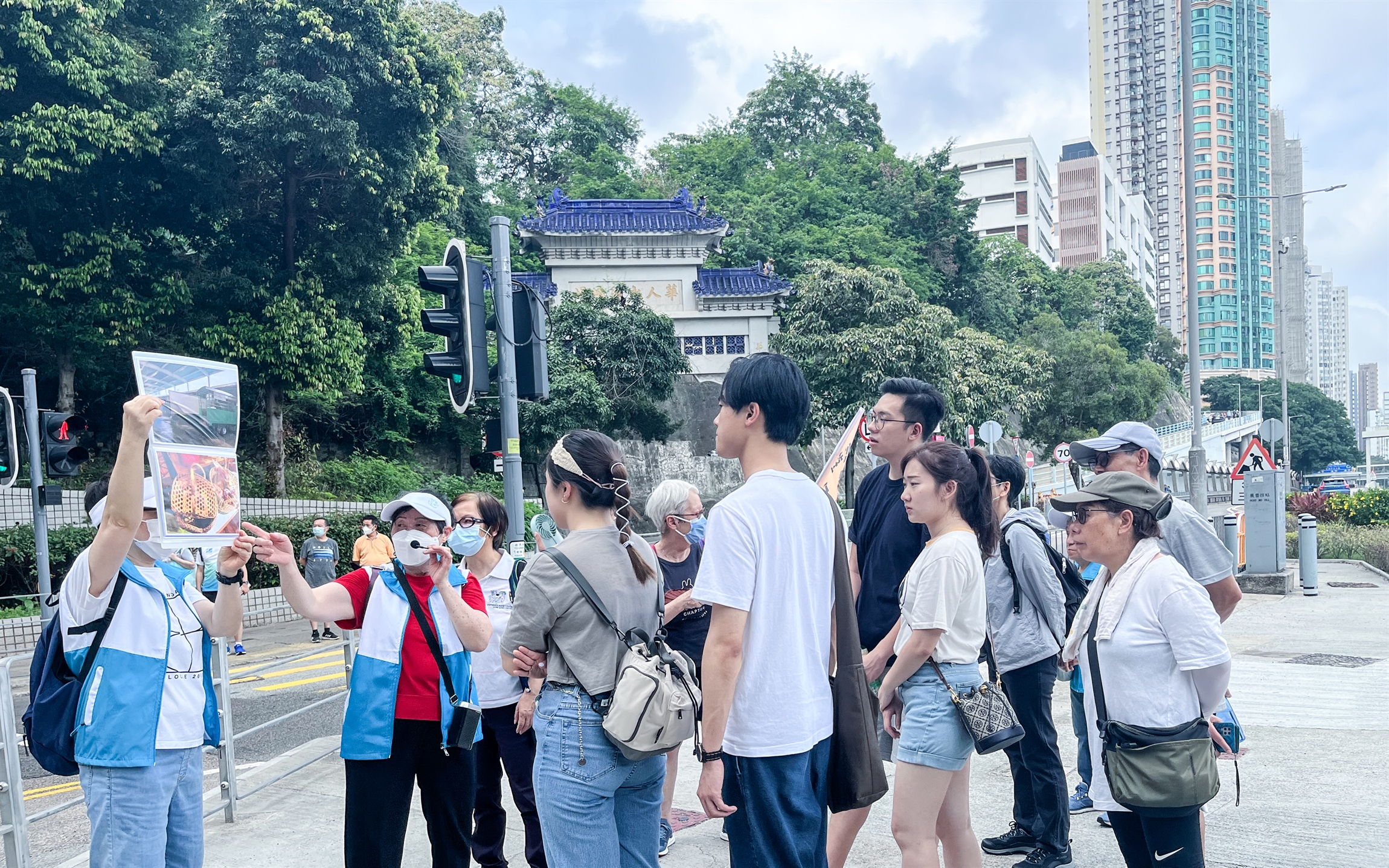 明愛香港仔長者中心長者義務導賞員，推廣南區歷史和文化