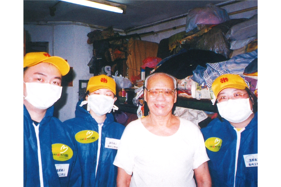 Caritas volunteers cleaning the elderly&#39;s home